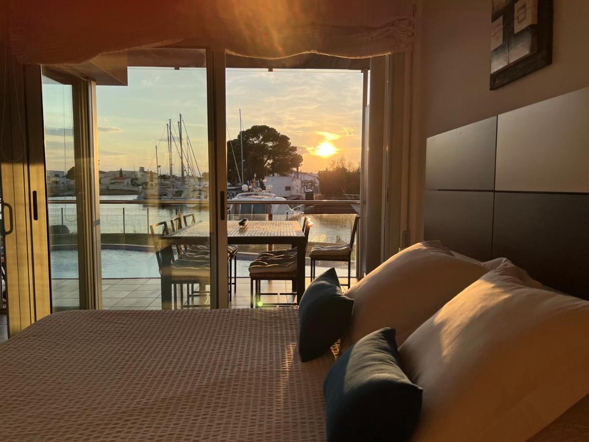 Blau Apartamento Frente A Los Canales Y Las Puestas De Sol De Roses Eksteriør bilde