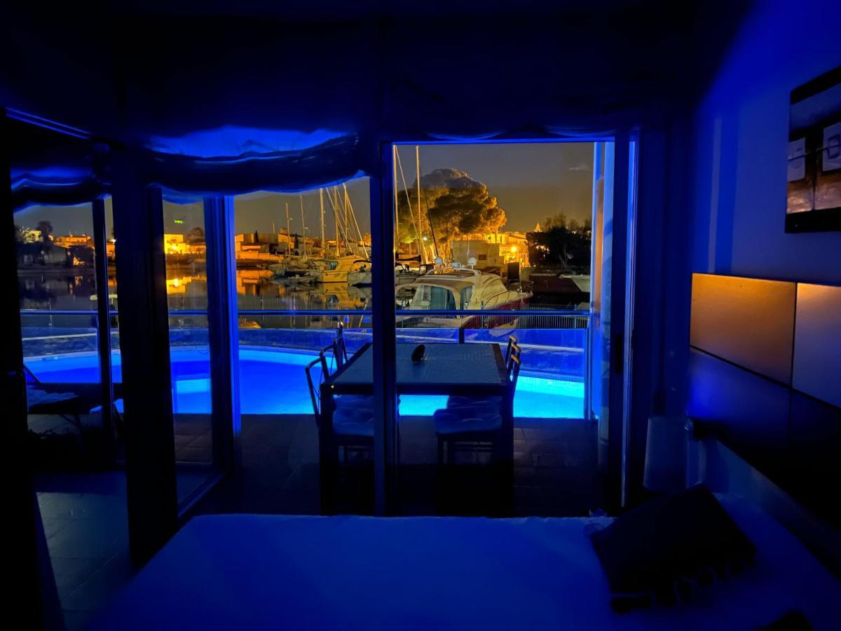 Blau Apartamento Frente A Los Canales Y Las Puestas De Sol De Roses Eksteriør bilde