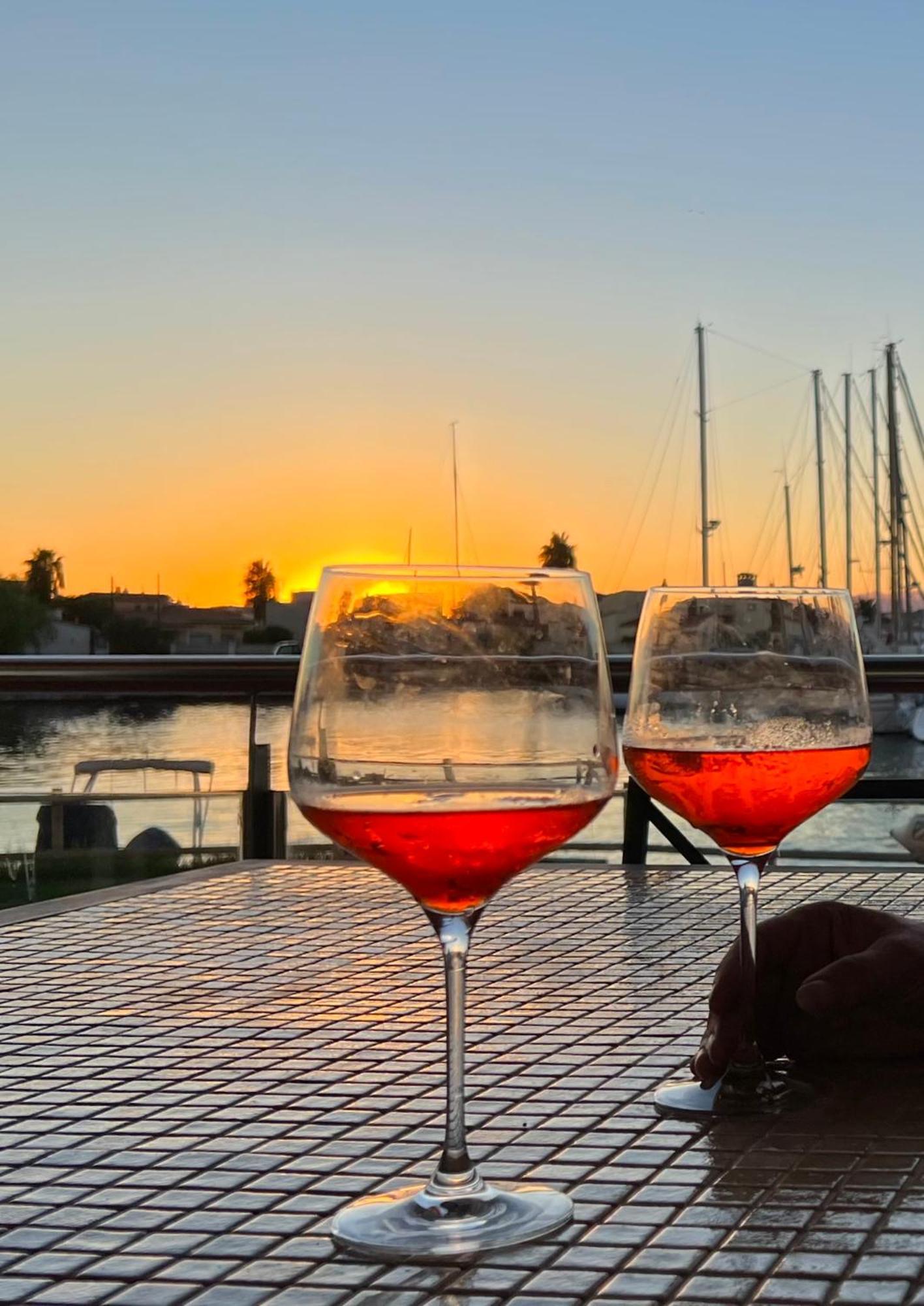 Blau Apartamento Frente A Los Canales Y Las Puestas De Sol De Roses Eksteriør bilde